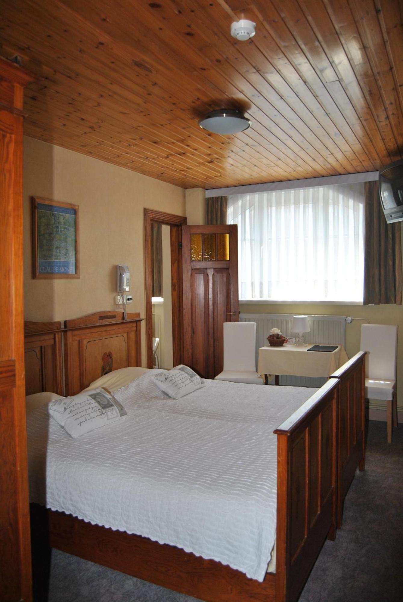 Hotel Georges Вендуин Екстериор снимка