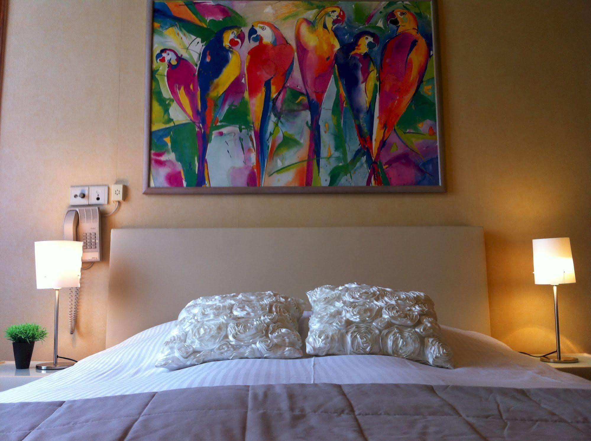 Hotel Georges Вендуин Екстериор снимка
